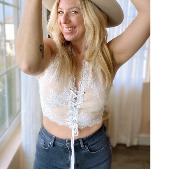 LAST Tie Front Lacey Crop - Picture 3 of 13